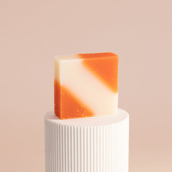 Savon Surgras Diagonale Rouge - Crème de Miel - Savonnerie Ciment